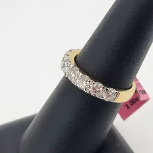 Jewelry piece 19 on display